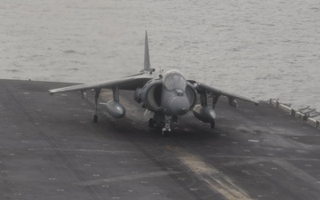 22nd MEU(SOC) | Harrier Flight Operations Aboard the USS Iwo Jima