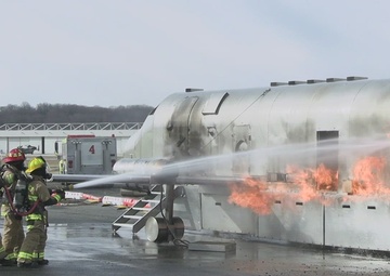 Marine Corps Air Facility Quantico conducts Aircraft Rescue and Firefighting Training Fires B-roll package