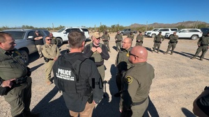 B-ROLL CBP COMMISSIONER SCOTT AND WHITE HOUSE BORDER CZAR HOMAN VISIT BORDER PATROL STATION