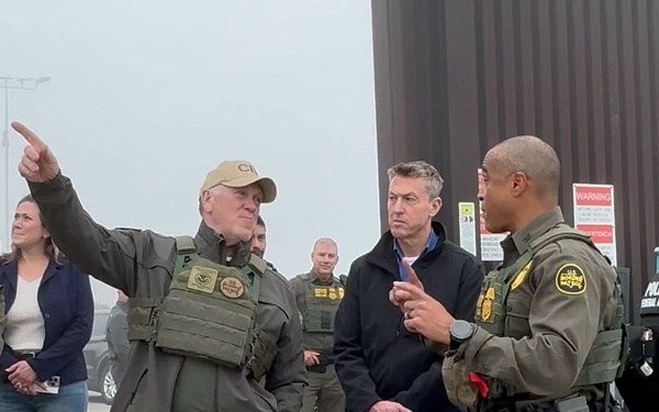 СВР COMMISSIONER AND BORDER CZAR TOUR THE SOUTHWEST BORDER IN SAN DIEGO COUNTY