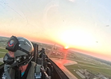 F-22 Raptor Aerial Demonstration Team Cockpit Footage - Vapor over Oshkosh