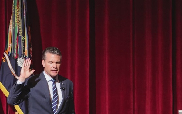 Secretary of War administers Commissioning Oath at OCS graduation