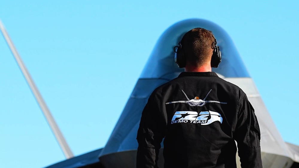 DVIDS - Video - F-22 Raptor Aerial Demonstration Team performs at the ...