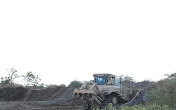 22nd MEU(SOC) | CLB Constructs Anti-tank Ditches and a Berm in Puerto Rico