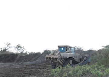 22nd MEU(SOC) | CLB Constructs Anti-tank Ditches and a Berm in Puerto Rico