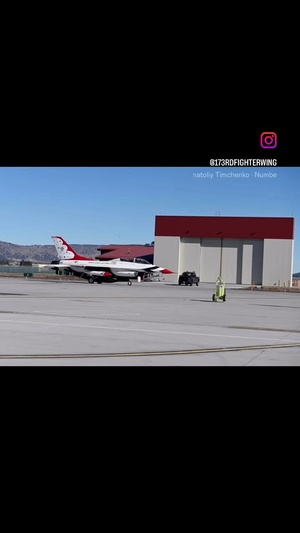 USAF Thunderbirds Arrive