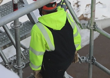 A Quick Look: Dewatering Lock and Dam 7