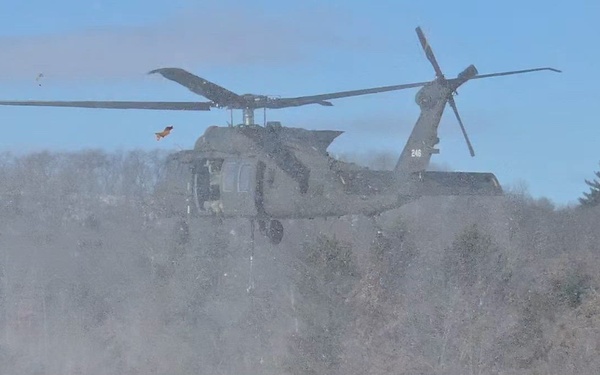 120th Field Artillery Soldiers conduct winter sling-load ops with Black Hawk, Chinook helicopters, Part 6