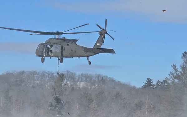 120th Field Artillery Soldiers conduct winter sling-load ops with Black Hawk, Chinook helicopters, Part 7