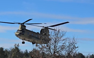 120th Field Artillery Soldiers conduct winter sling-load ops with Black Hawk, Chinook helicopters, Part 10