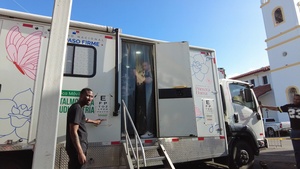 U.S. Service Members and Panamanian Health Officials Provide Optometry Services in Penonomé