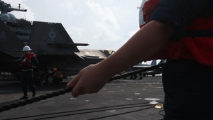 Abraham Lincoln conducts replenishment-at-sea with Henry J. Kaiser