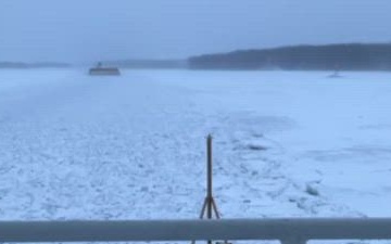 Penobscot Bay conducts icebreaking operations near Hudson, New York