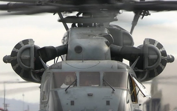 HMH-465 conduct flight operations