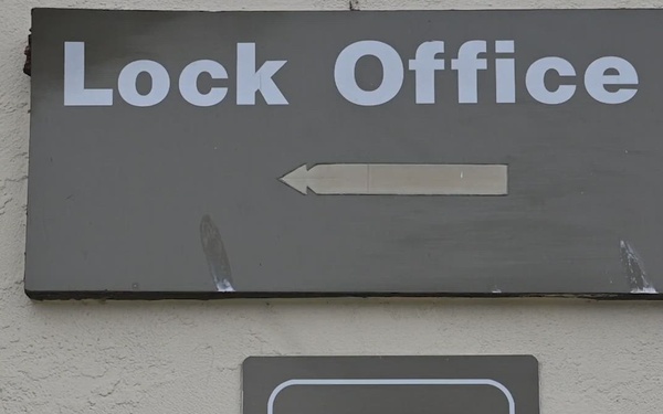 Winter Black Rock Lock B-Roll