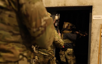 Arctic Specialist EODMU-8 CQC