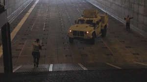 11th MEU Marines, Sailors Conduct Ship-to-shore Operations Aboard USS Boxer