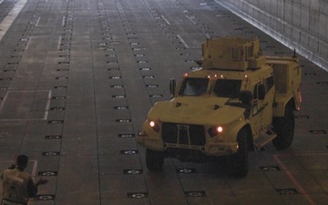 11th MEU Marines, Sailors Conduct Ship-to-shore Operations Aboard USS Boxer