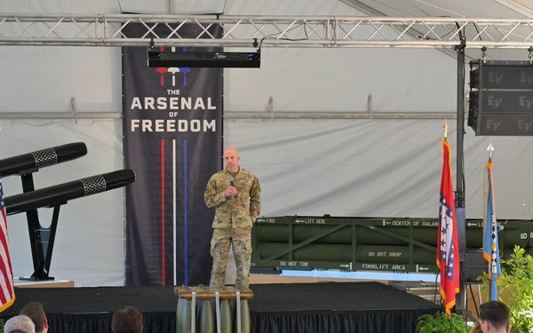 Young Arkansans Take Oath of Enlistment During Sec. of War Visit