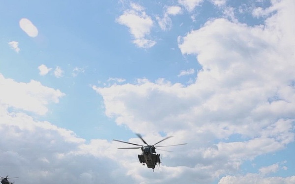 HMLA-269 and HMH-464 land in The Bahamas