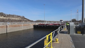 Spring arrives on the Upper Mississippi River as first tows reach St. Paul, MN