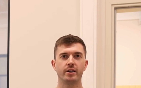 U.S. Army medic trains Estonian troops on conducting blood transfusions