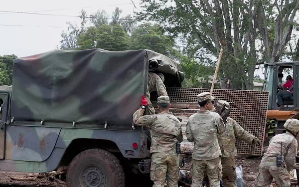 Hawaii National Guard assists Waialua residents with flood debris removal