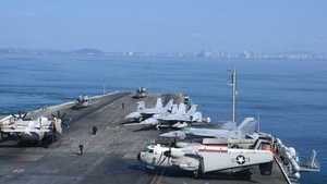 Nimitz Arrives to Panama City