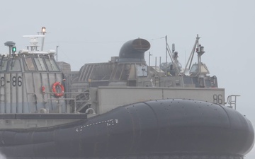 LCACs land at Onslow Beach for TCAT 26.1