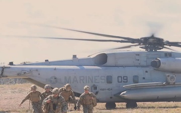 U.S. Marines with HMH-464 and 2nd DSB conduct lift operations