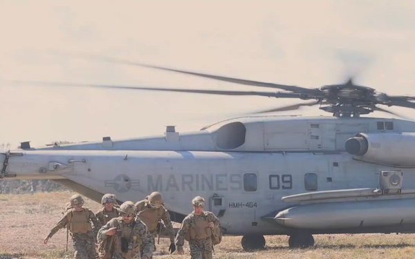 U.S. Marines with HMH-464 and 2nd DSB conduct lift operations