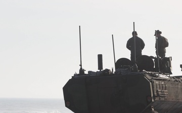 2nd AA Bn ACVs conclude TCAT 26.1 with ship-to-shore movement