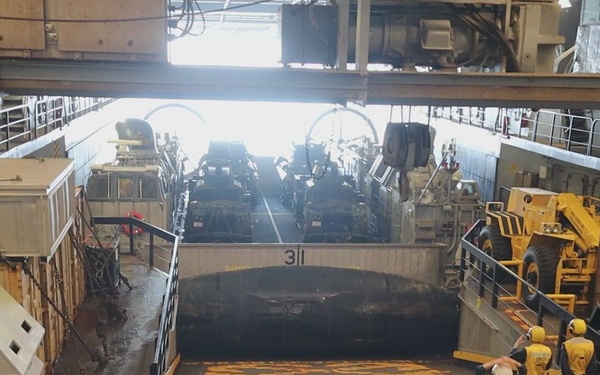 31st MEU | LCAC ship to shore