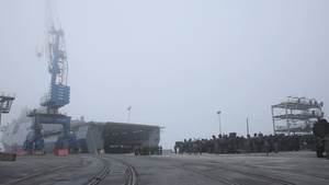Marines with 2nd AA Bn conduct ACV well deck operations aboard USS Arlington