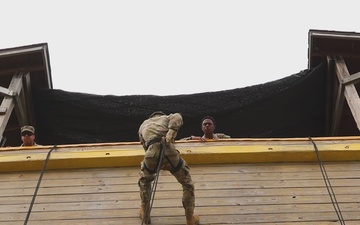 Eagle Tower Rappel Training EPK (V)