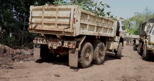 Hawaii National Guard assists Waialua residents with flood debris removal