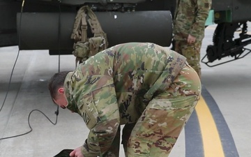 U.S. Army aviators prepare for mission at Mihail Kogălniceanu Air Base