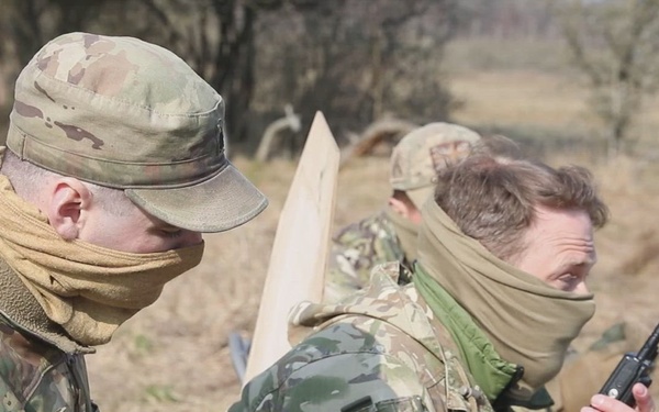Allied snipers train together: U.S. and British troops in Poland