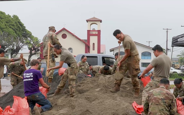 Hawaii National Guard assists Waialua community with Kona Low storm preparations