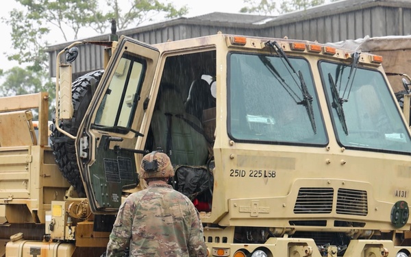 25th ID U.S. Army Soldiers Coordinate with Civil Authorities During Hawaii Flood Response