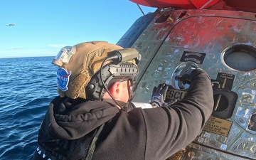 U.S. Navy Dive Medical Team Open the Orion Spacecraft
