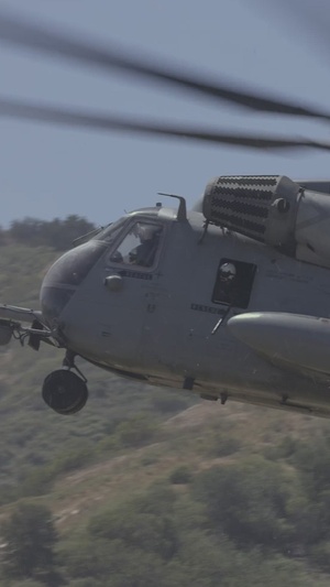 13th MEU Marines Conducts a Vertical Assault