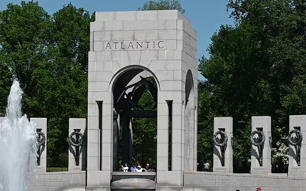 DCNG Commanding General Supports Blue Ridge Honor Flight at WWII Memorial