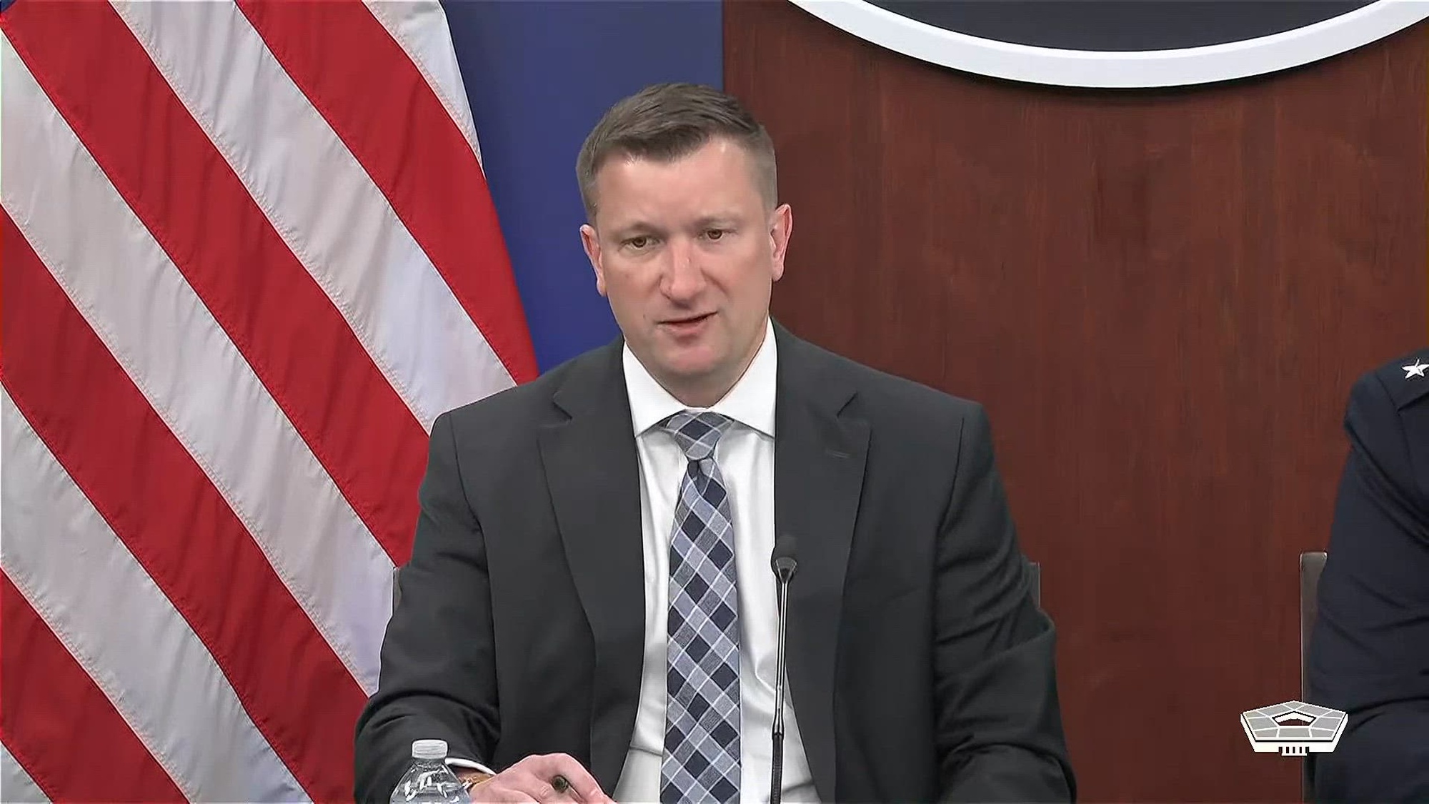 Jules W. Hurst III, performing the duties of the undersecretary of war comptroller and chief financial officer, and Space Force Lt. Gen. Steven P. Whitney, Joint Staff director of force structure, resources and assessment, brief the media on the War Department’s fiscal year 2027 budget request at the Pentagon, April 21, 2026.