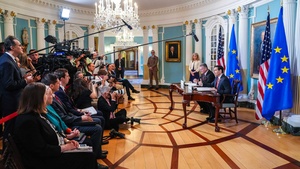 Secretary of State Marco Rubio participates in a Memorandum of Understanding Signing Ceremony for the U.S.-EU Strategic Partnership on Critical Minerals with European Union Trade Commissioner Maroš Šefčovič