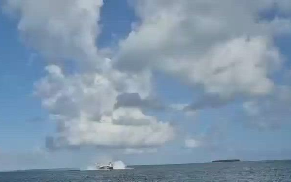 NAVY LCAC Delivers FEMA Generators to Saipan for USACE