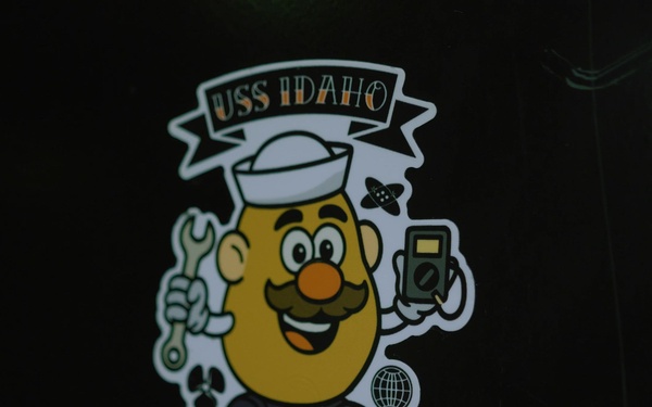 USS Idaho (SSN 799) Interior B-roll (Slow motion, 4k)