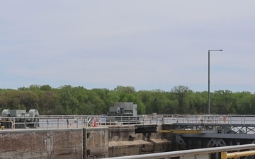 Navigation B-roll package at Lock and Dam 7