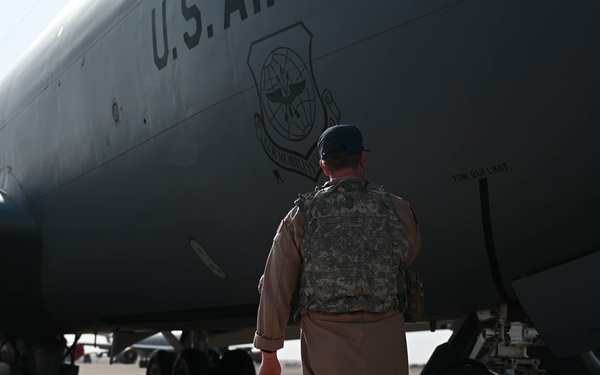 Air Force refuels Navy P-8