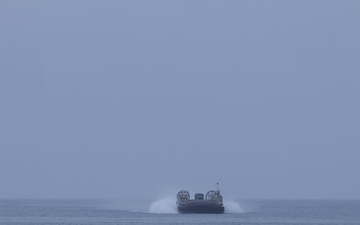 1st Maintenance Bn. executes LCAC operations during a FEX